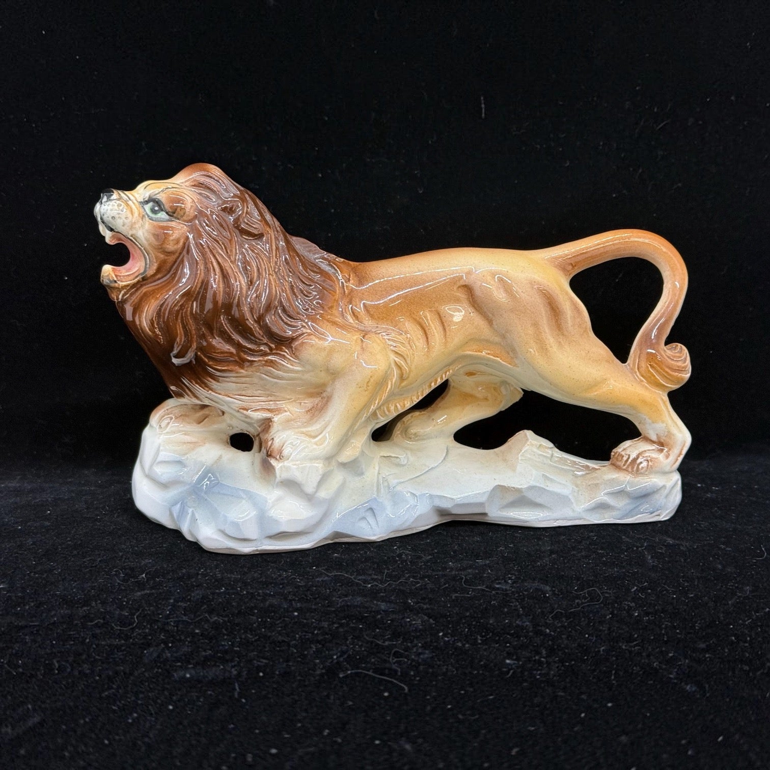 Vintage Artmark Ceramic Lion, Made in Japan