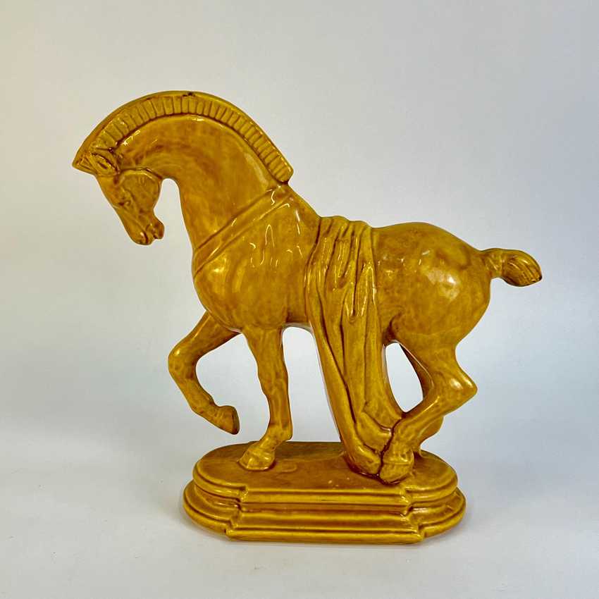 Lane & Co Van Nuys Trojan Horse, Yellow