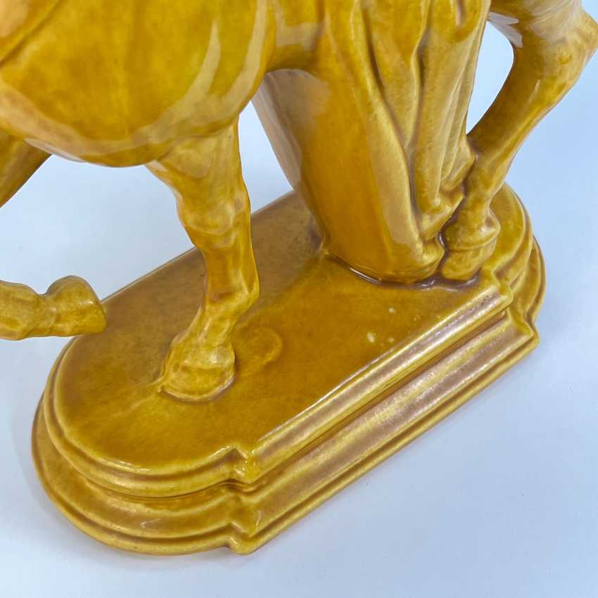 Lane & Co Van Nuys Trojan Horse, Yellow